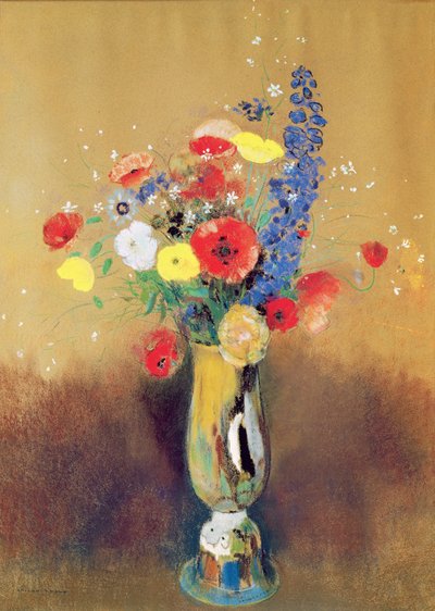 Wilde bloemen in een langhalsige vaas door Odilon Redon